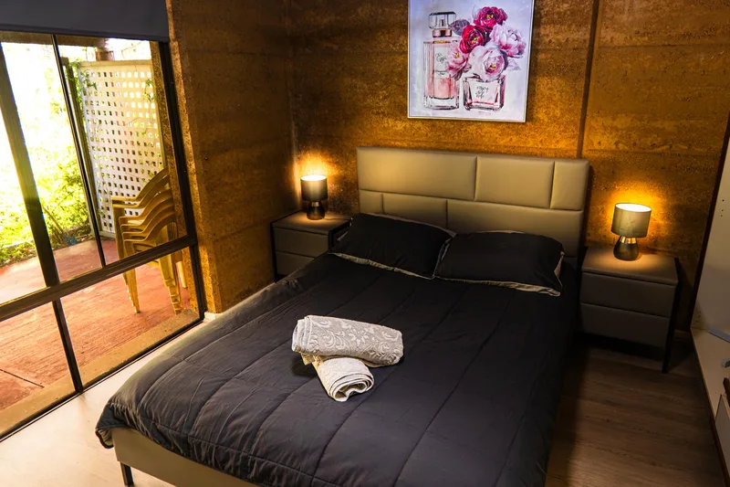 Foxglove queen bedroom