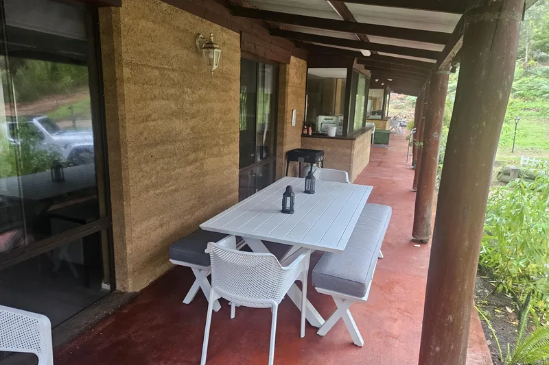 Foxglove verandah dining
