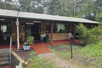 Blue Wren Cottage exterior and verandah